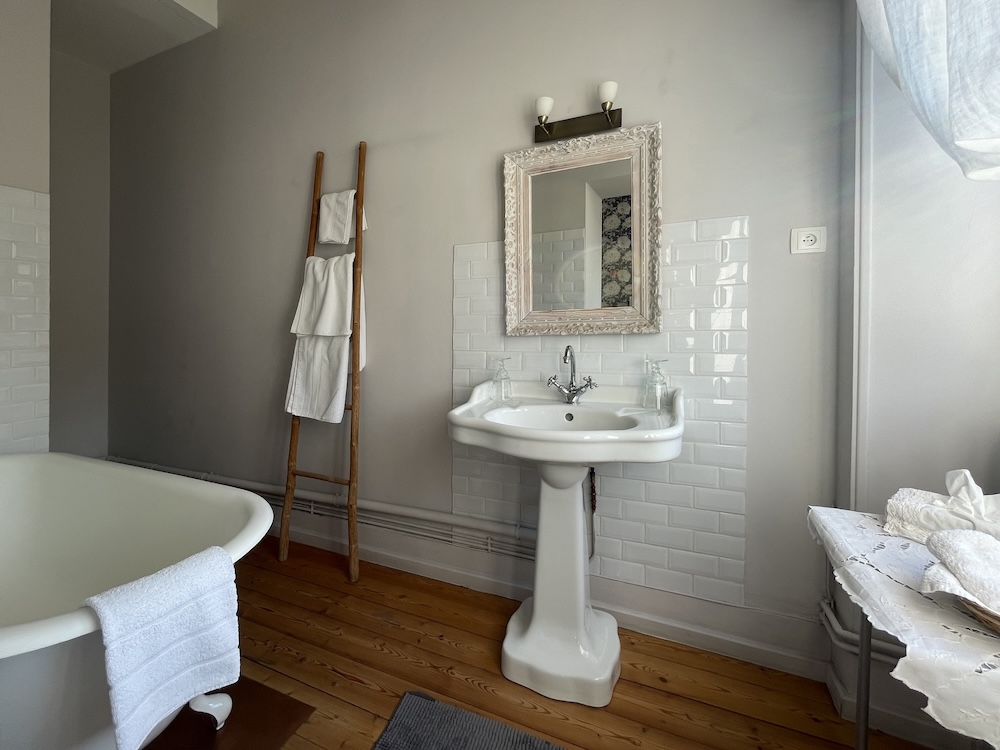 Chambre la Gustavienne salle de bain plan principal