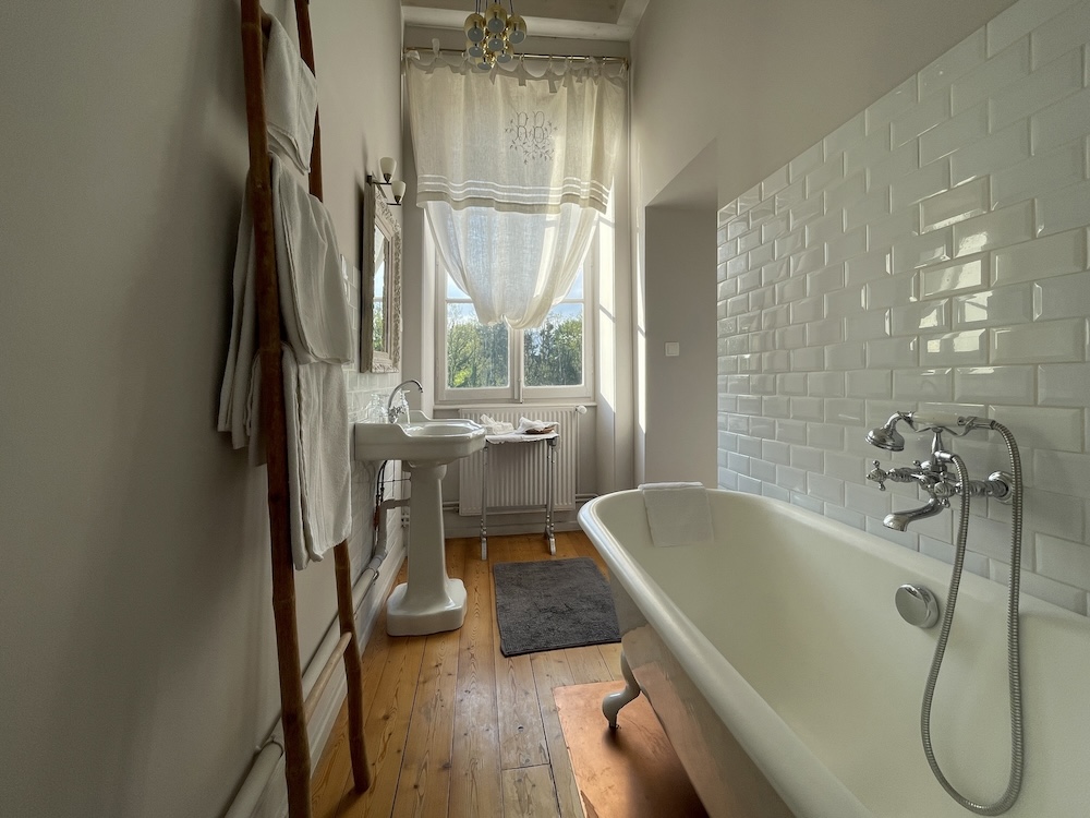Chambre la Gustavienne salle de bain plan secondaire