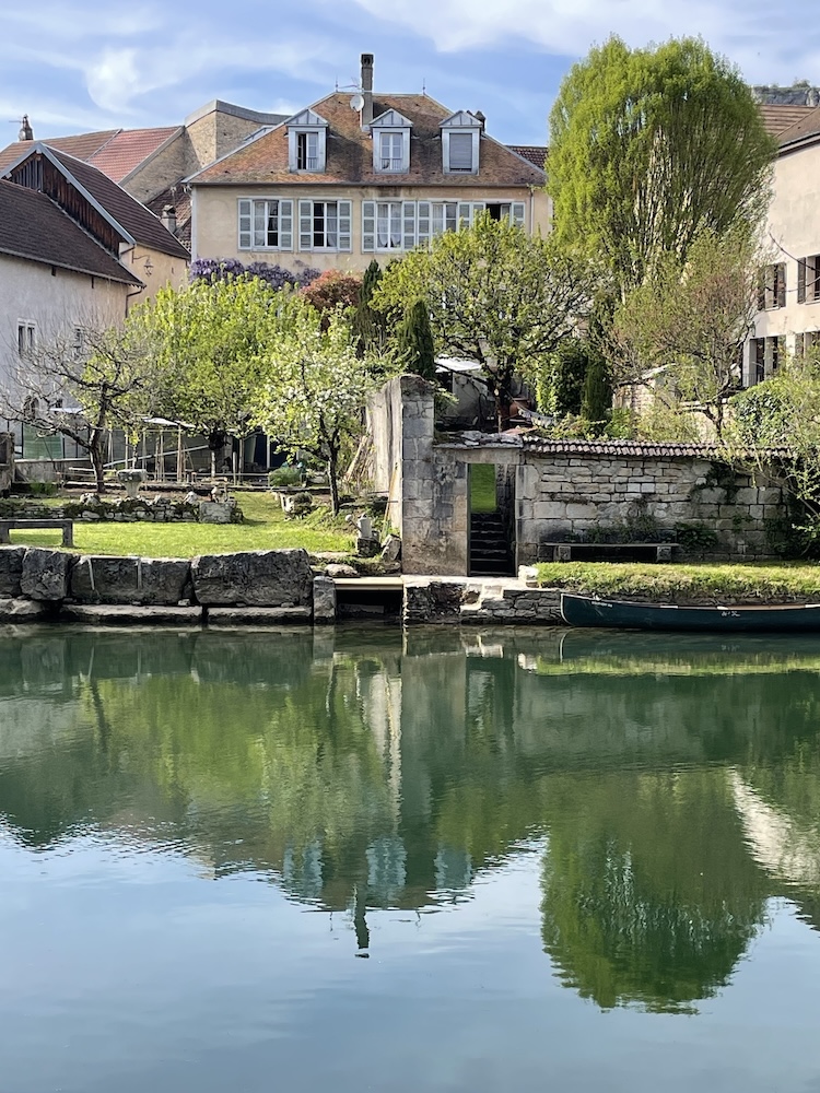  Maison, jardin, potager vus de la Loue